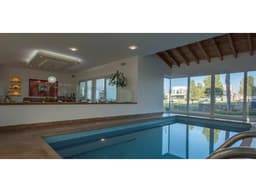 Hermosa Residencia en El Campanario, Alberca Techada, 5 Habitaciones, 7 Autos..