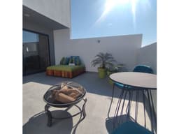 Estrena Departamento de 2 Niveles Entre El Refugio y Zibata, Luxury y Premium !