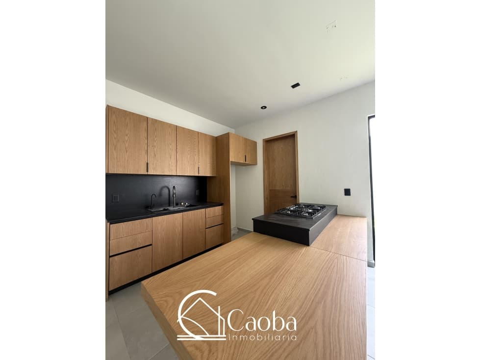 IMPRESIONANTE CASA EN ESQUINA — foto 3