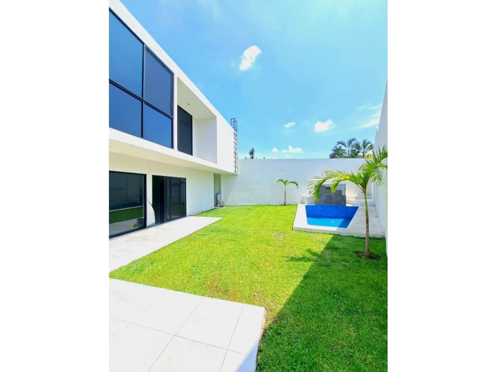 CASA NUEVA EN PRIVADA LOMAS DE CUERNAVACA. VIGILANCIA — foto 1