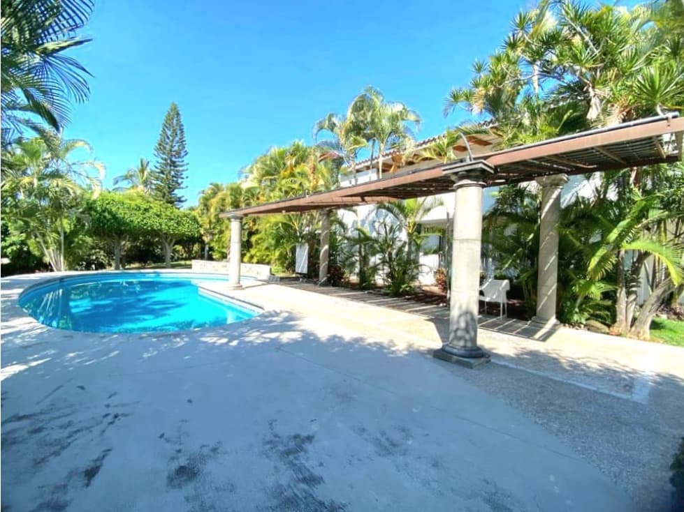 VENTA EXCELENTE CASA EN CORINTO. JARDÍN Y PATIO PROPIOS — foto 1