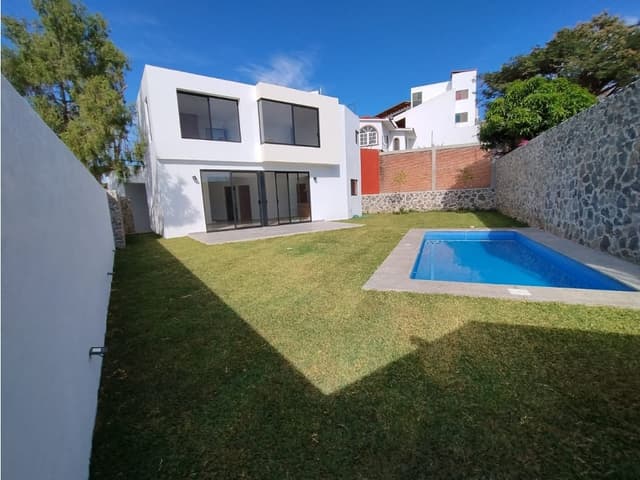 Casa de 2 niveles con vista panorámica en Cuernavaca