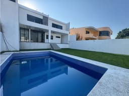 EXCLUSIVA RESIDENCIA, NUEVA CON ALBERCA Y TERRAZA EN BURGOS