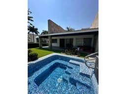 CASA EN VENTA DE UN PISO EN PARAÍSO COUNTRY