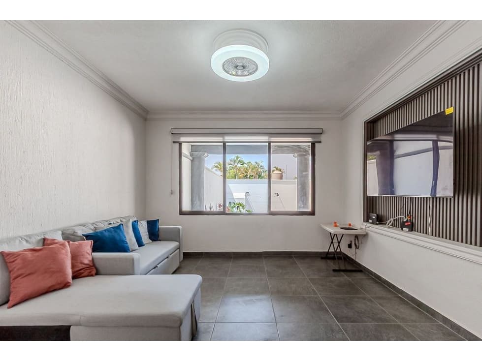 Tu Nuevo Hogar de Lujo con Alberca y Amplios Espacios — foto 6
