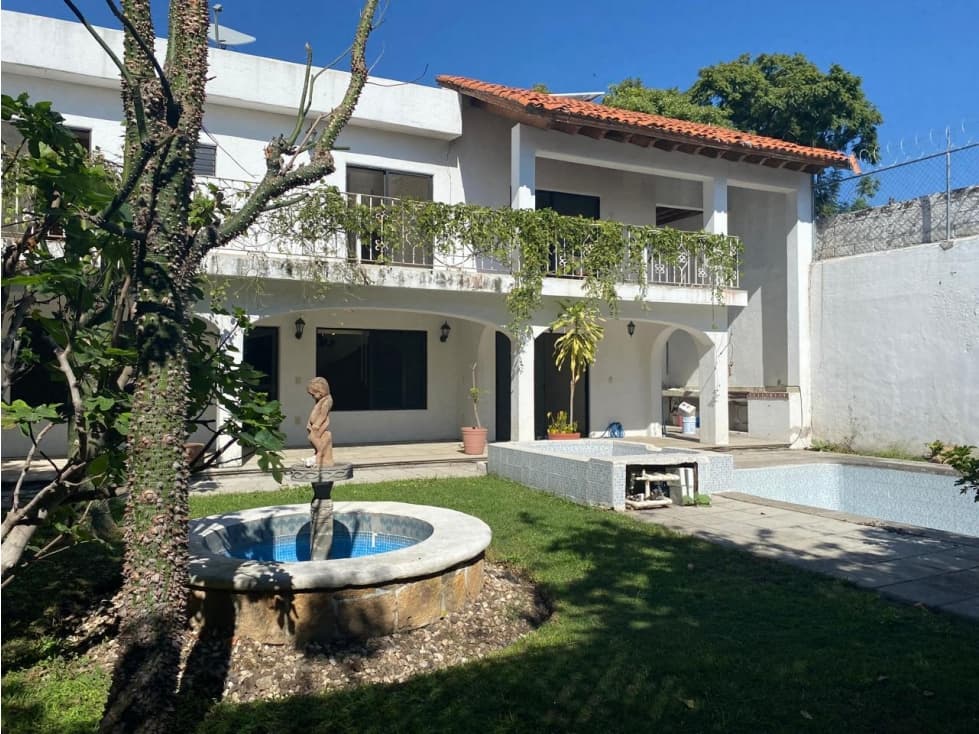 Amplia Casa en Venta en Jardines de Cuernavaca Zona Dorada — foto 1
