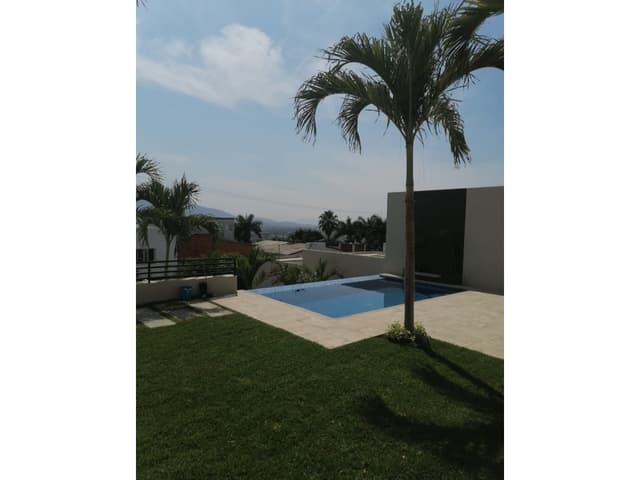 Venta de Casa Sola en Burgos Bugambilias
