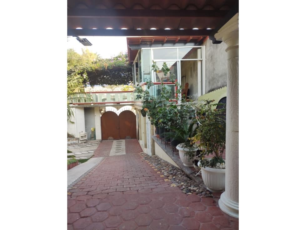 Venta de Casa Sola en La Colonia La Joya — foto 4