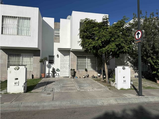 VENTA CASA FRENTE AREA VERDE 4 RECAMARAS PASEOS DEL BOSQUE QUERETARO