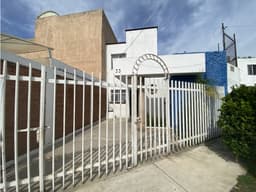 SE VENDE CASA EN JARDINES DE TORREMOLINOS MORELIA POR LA VOZ