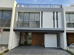 CASA 327 CON ROOF EN SOLARES RESIDENCIAL