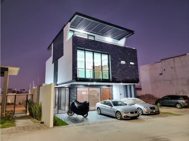 Casa 1 en Esquina en Valle Imperial, con 3 recamaras master