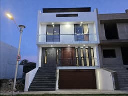 CASA 30-G EN VENTA CON 4 NIVELES EN LA CIMA ZAPOPAN