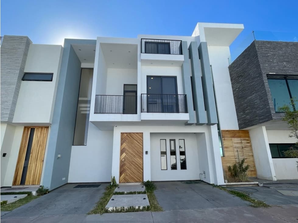 SE RENTA CASA 156 con ACABADOS DE LUJO en SOLARES — foto 1