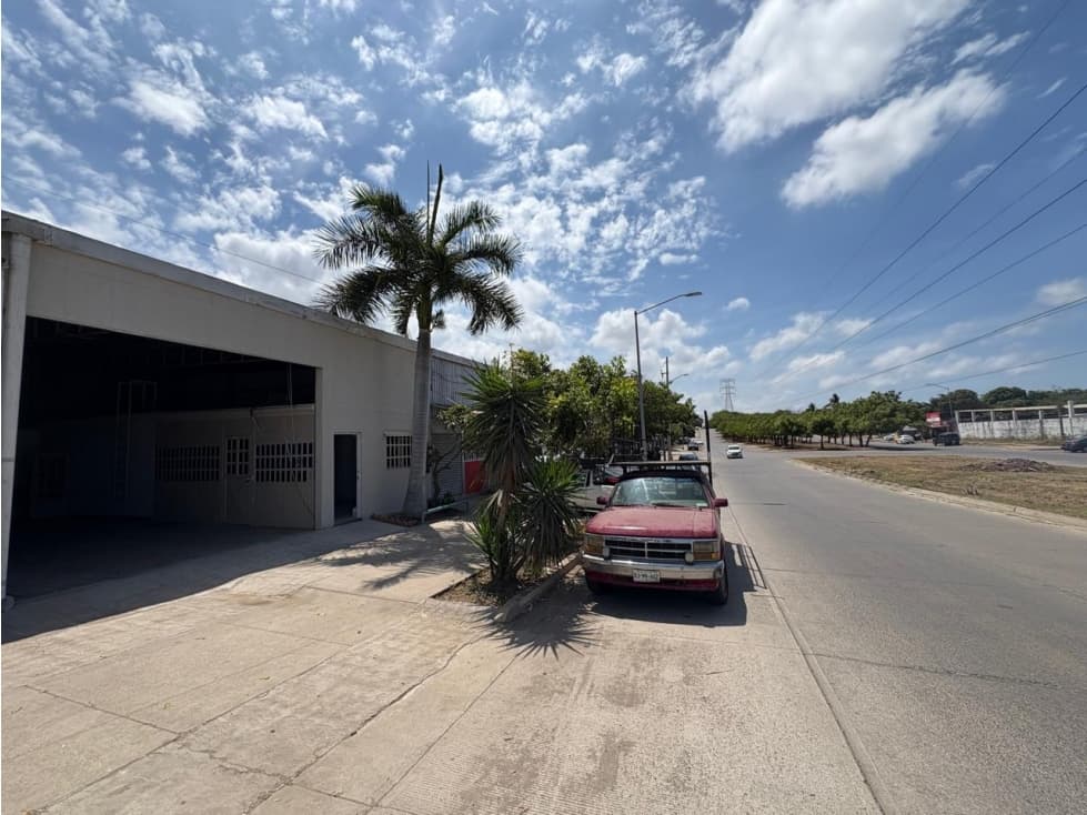 BODEGA EN RENTA CON OFICINA SOBRE AVENIDA TRANSITADA | 180 M² — foto 1