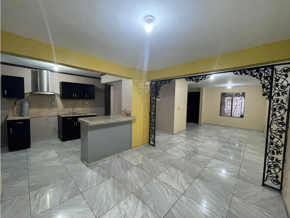 SE RENTA CASA SIN MUEBLES EN VALLE DORADO — foto 1