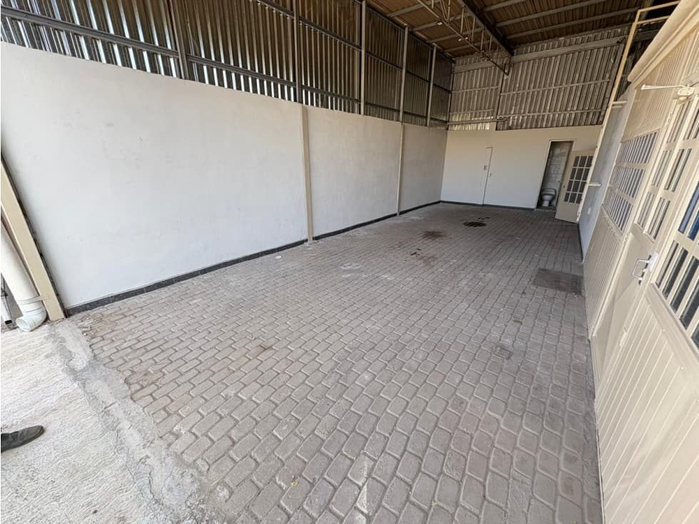 BODEGA EN RENTA CON OFICINA SOBRE AVENIDA TRANSITADA | 180 M² — foto 3