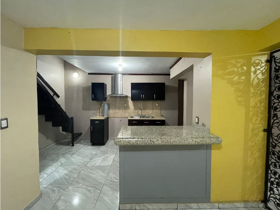 SE RENTA CASA SIN MUEBLES EN VALLE DORADO — foto 3