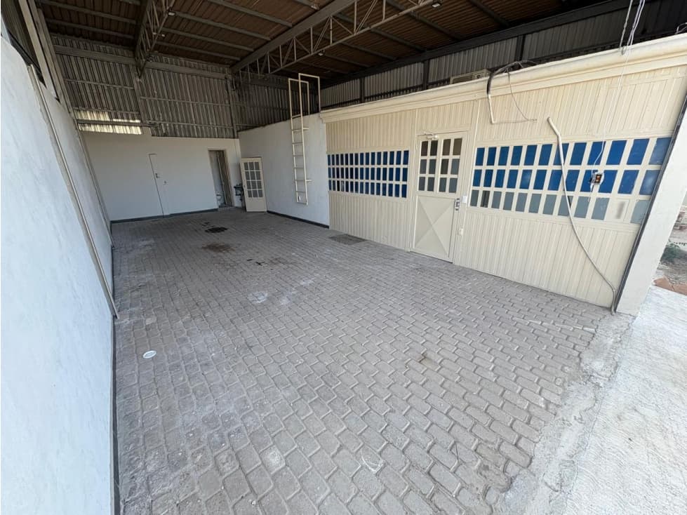 BODEGA EN RENTA CON OFICINA SOBRE AVENIDA TRANSITADA | 180 M² — foto 4