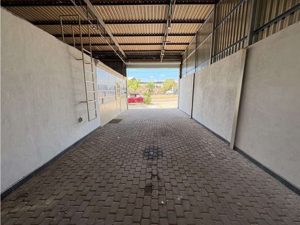 BODEGA EN RENTA CON OFICINA SOBRE AVENIDA TRANSITADA | 180 M² — foto 6