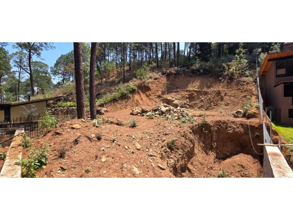 MAGNIFICO TERRENO EN VENTA, CON VISTA AL BOSQUE — foto 2