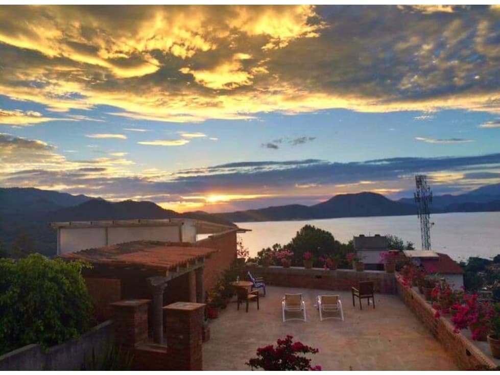 CASA EN VENTA CON EXCELENTE VISTA AL LAGO — foto 2