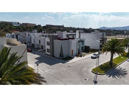 CASA RESIDENCIAL EN VENTA A 5 MIN DE LA UFD Y UAEH EN PACHUCA HGO