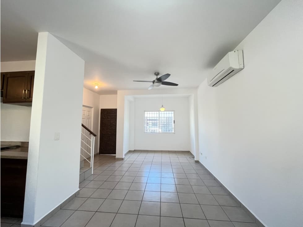 TU NUEVA CASA!! En venta 2 rec. 1.5 baños zona Pacifico — foto 6