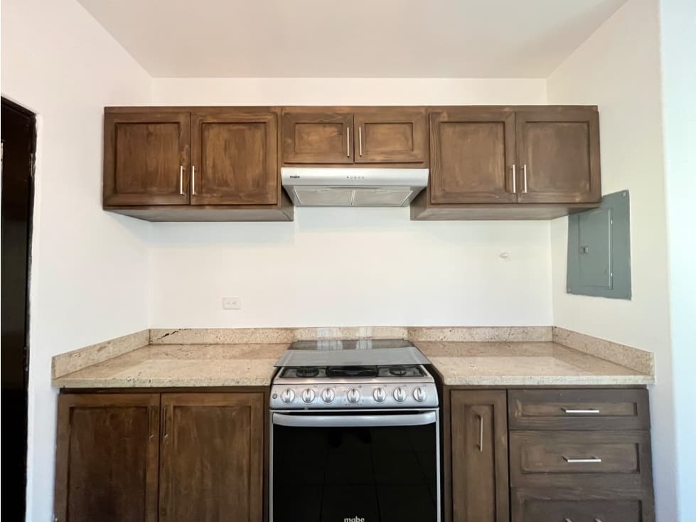 TU NUEVA CASA!! En venta 2 rec. 1.5 baños zona Pacifico — foto 3