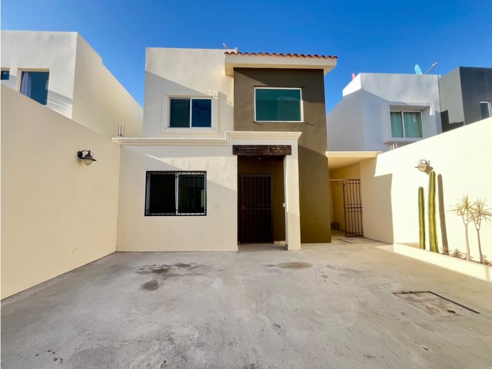 TU NUEVA CASA!! En venta 2 rec. 1.5 baños zona Pacifico — foto 2