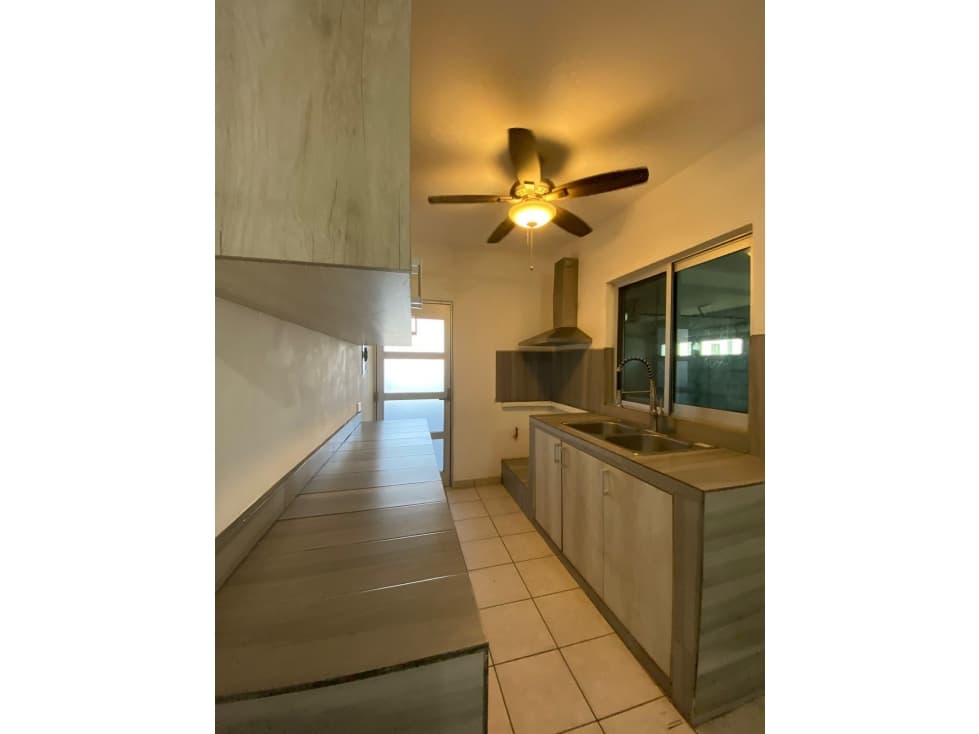 Renta Casa Montereal Completamente Bardeada — foto 1
