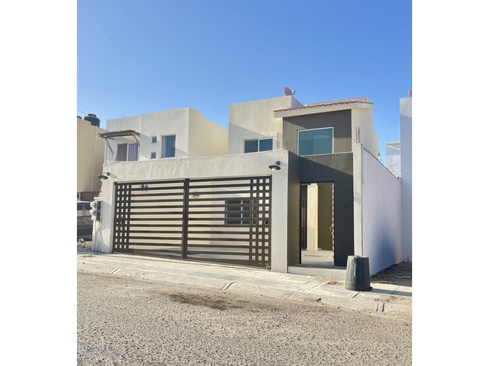 TU NUEVA CASA!! En venta 2 rec. 1.5 baños zona Pacifico — foto 1