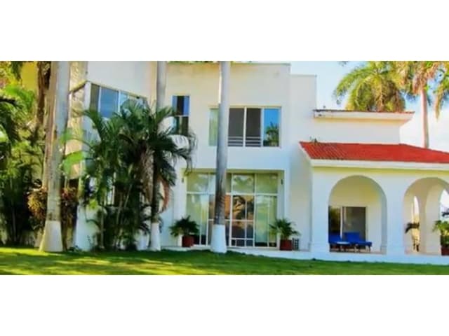 VENTA CASA MÉRIDA, CLUB DE GOLF LA CEIBA CON BUNGALOW INDEPENDIENTE