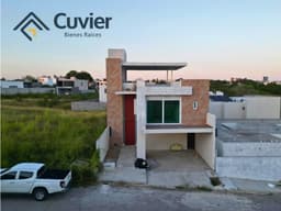 CV2468-DE CASA EN VENTA,FRACC. LOMAS DE CHAIREL