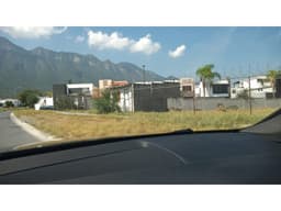 TERRENO EN RENTA ESQUINA AREA PONIENTE CUMBRES SAN AGUSTIN 1750M 2