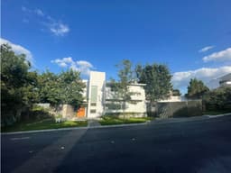 CASA EN VENTA EN SIERRA ALTA NLC