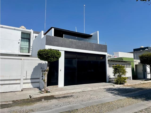 SE RENTA CASA RINCON DEL COLIBRI COLIMA DE DOS PLANTAS Y 4 RECAMARAS