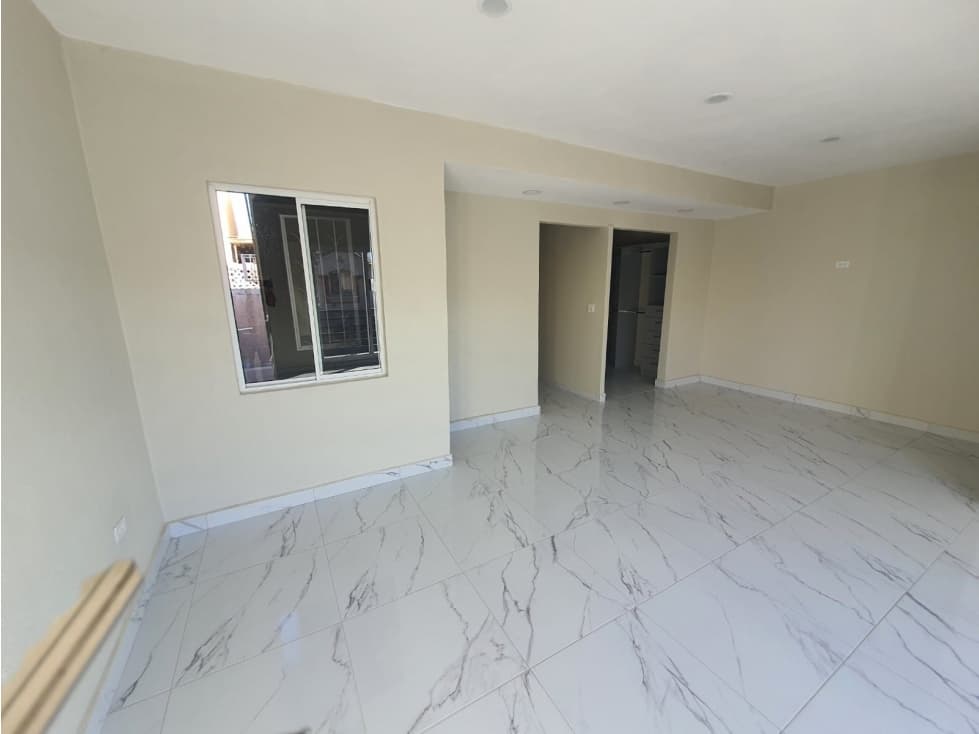 CASA EN VENTA EN EL FRACCIONAMIENTO SANTA FE TIJUANA — foto 2