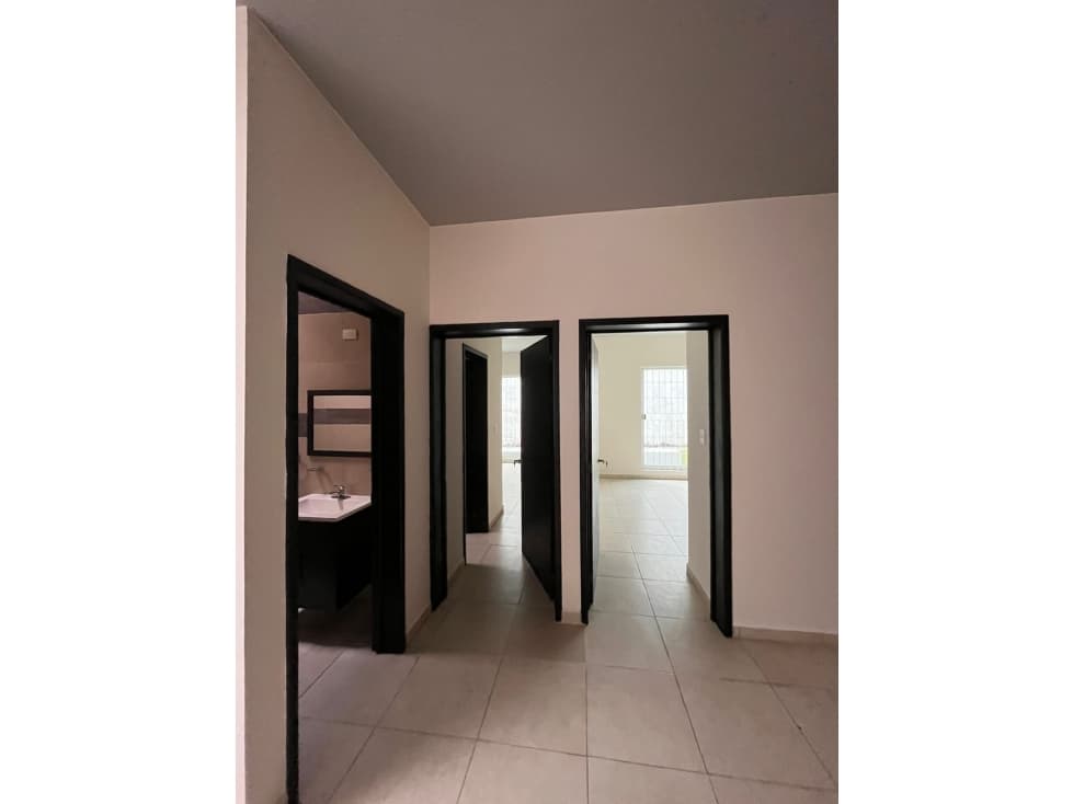 CASA EN RENTA EN FRACCIONAMIENTO RINCÓN DEL BOSQUE — foto 2