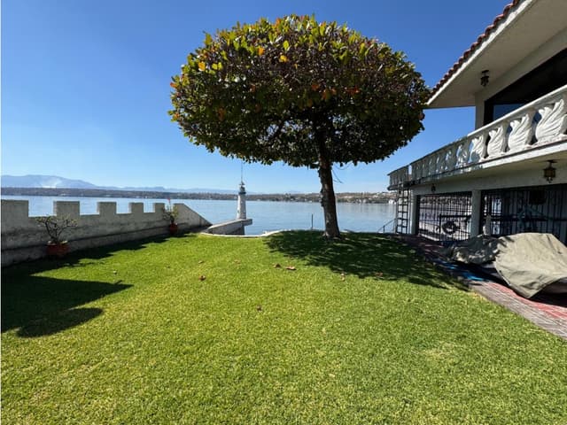 CASA EN RENTA A ORILLA DEL LAGO TEQUES MC.