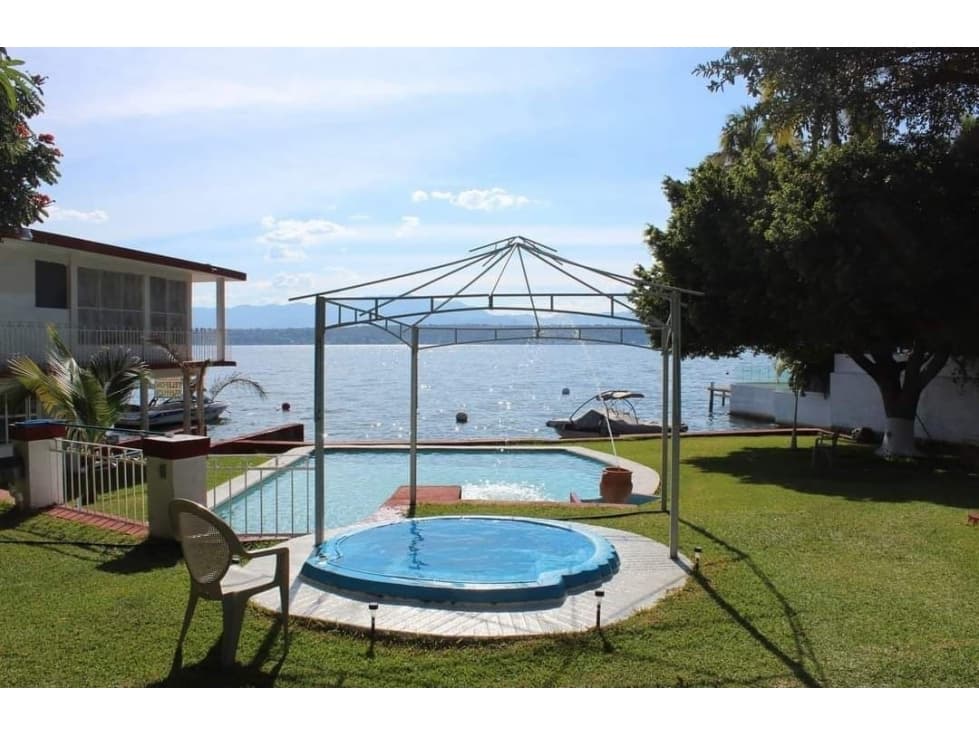 CASA EN VENTA A ORILLA DEL LAGO "T. - PLANO" — foto 1