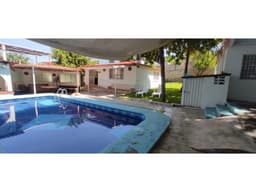CASA EN VENTA CON VISTA AL LAGO "HM"
