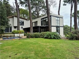 CASA EN VENTA CON VISTA AL BOSQUE