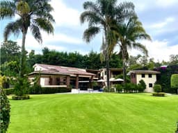 CASA EN VENTA AVANDARO CENTRO (ZONA COMERCIAL)