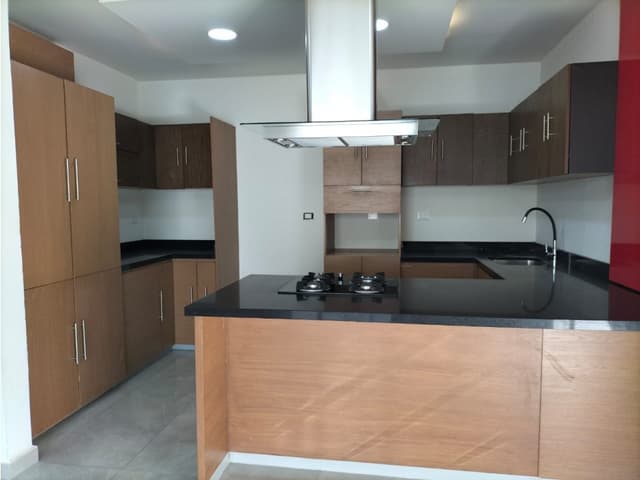 CASA EN RENTA EN ZONA COUNTRY EN FRACCIONAMIENTO CON ALBERCA