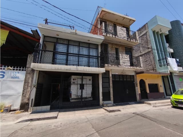 CASA GANTE 5 RECAMARAS 316 M2 EN VENTA ,COL.CENTRO SAHUAYO MICHOACAN