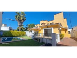 CASA SOLA CON ALBERCA EN VENTA EN BURGOS CON BUNGALOW Y COCINETA