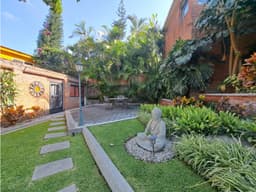 CC15 CASA CON GRAN JARDÍN EN VENTA EN FRACCIONAMIENTO BURGOS