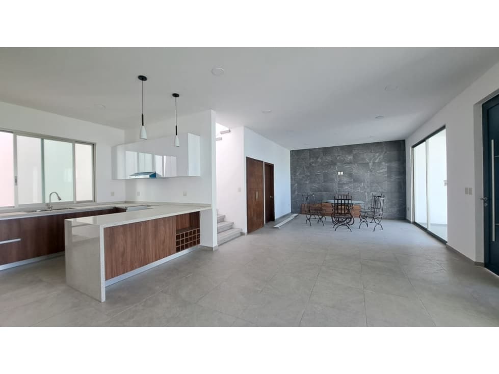 VENTA DE CASA SOLA CON ALBERCA EN PRIVADA EN BURGOS — foto 2