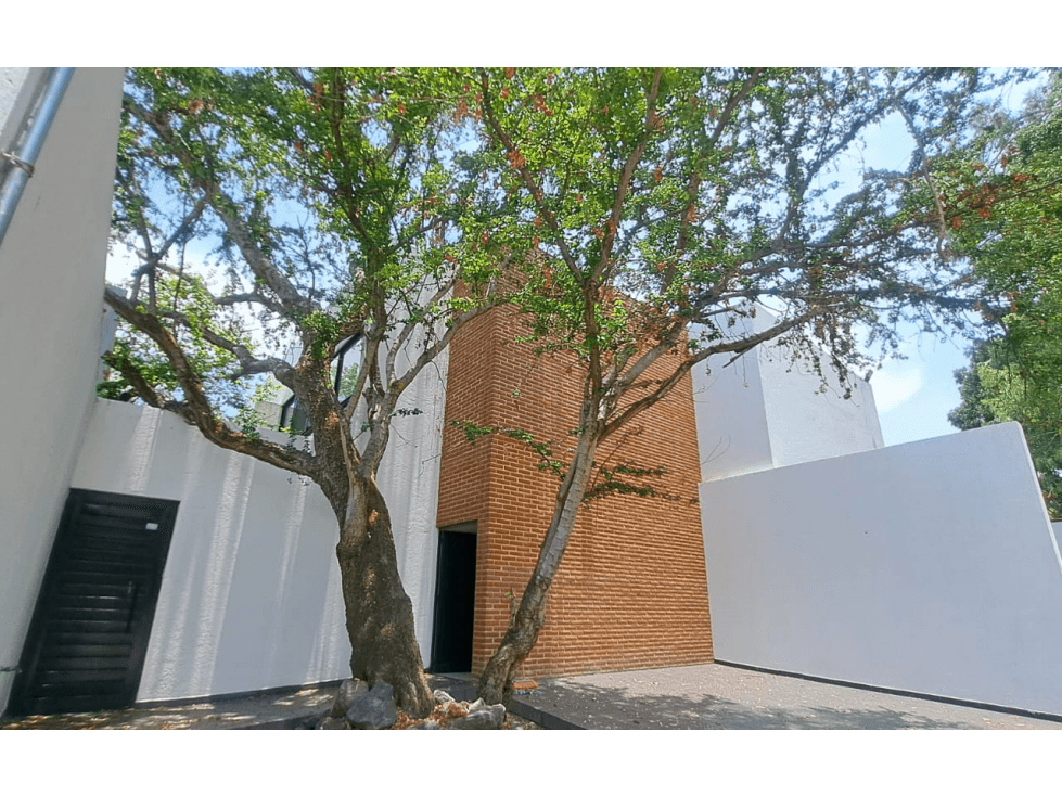 Casa en Venta en Lomas de Cuernavaca con Jacuzzi | 3 Recámaras — foto 1